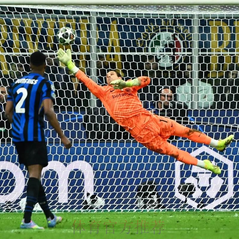 蓝军门神高难度神扑!5救险封杀皇马 逼近欧冠纪录 蓝军门神高难度神扑!5救险封杀皇马 逼近欧冠纪录